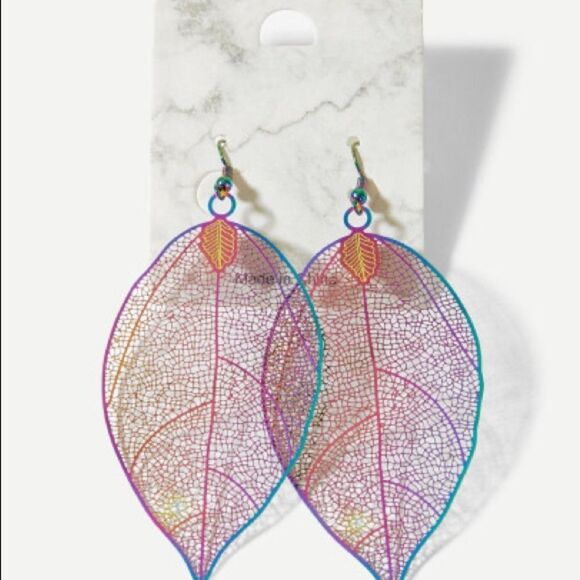NWT Leaf Shaped Filigree Pierced Earrings - Picture 3 of 5